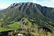 51 Dalla croce del Monte Castello vista su Valpiana e verso l'Alben